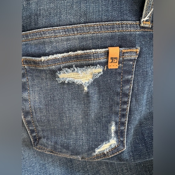 Joe’s Woman’s Distressed Denim Shorts 🤎 - Picture 6 of 9